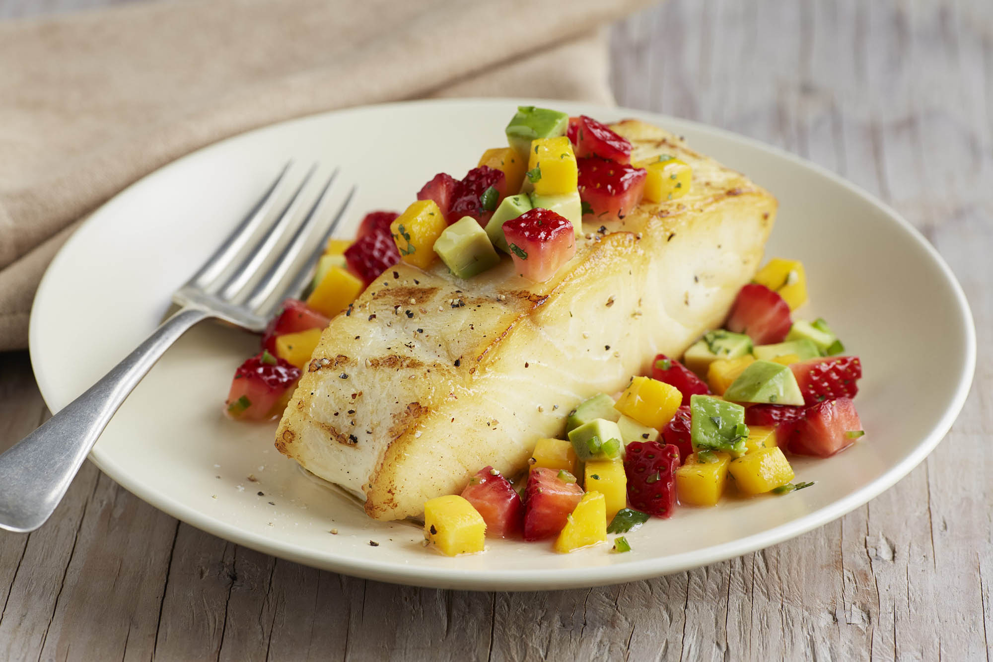 Grilled Halibut With Strawberry Mango Salsa 6569